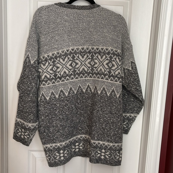 Cleo Sweater - Picture 2 of 3